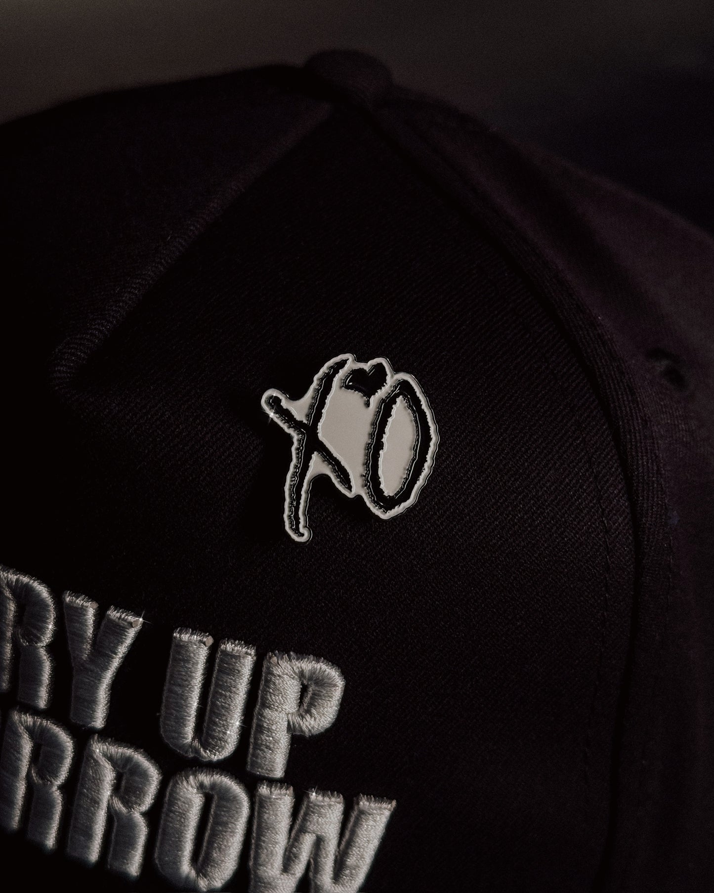 XO PIN: WHITE