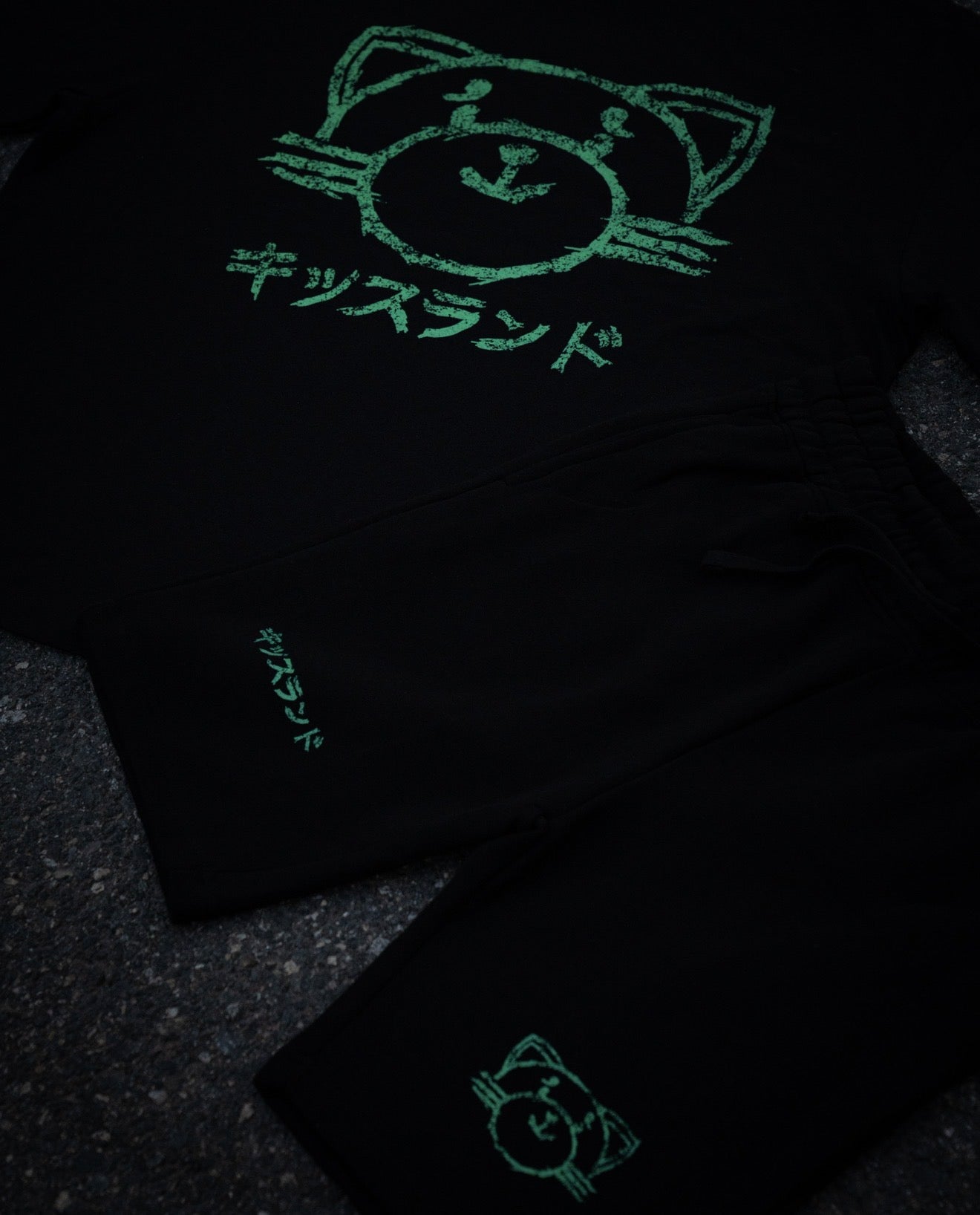 PRE ORDER: KISS LAND BUNDLE 1: OXCY XO TEE & SHORTS