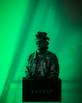 KISS LAND COVER STATUE