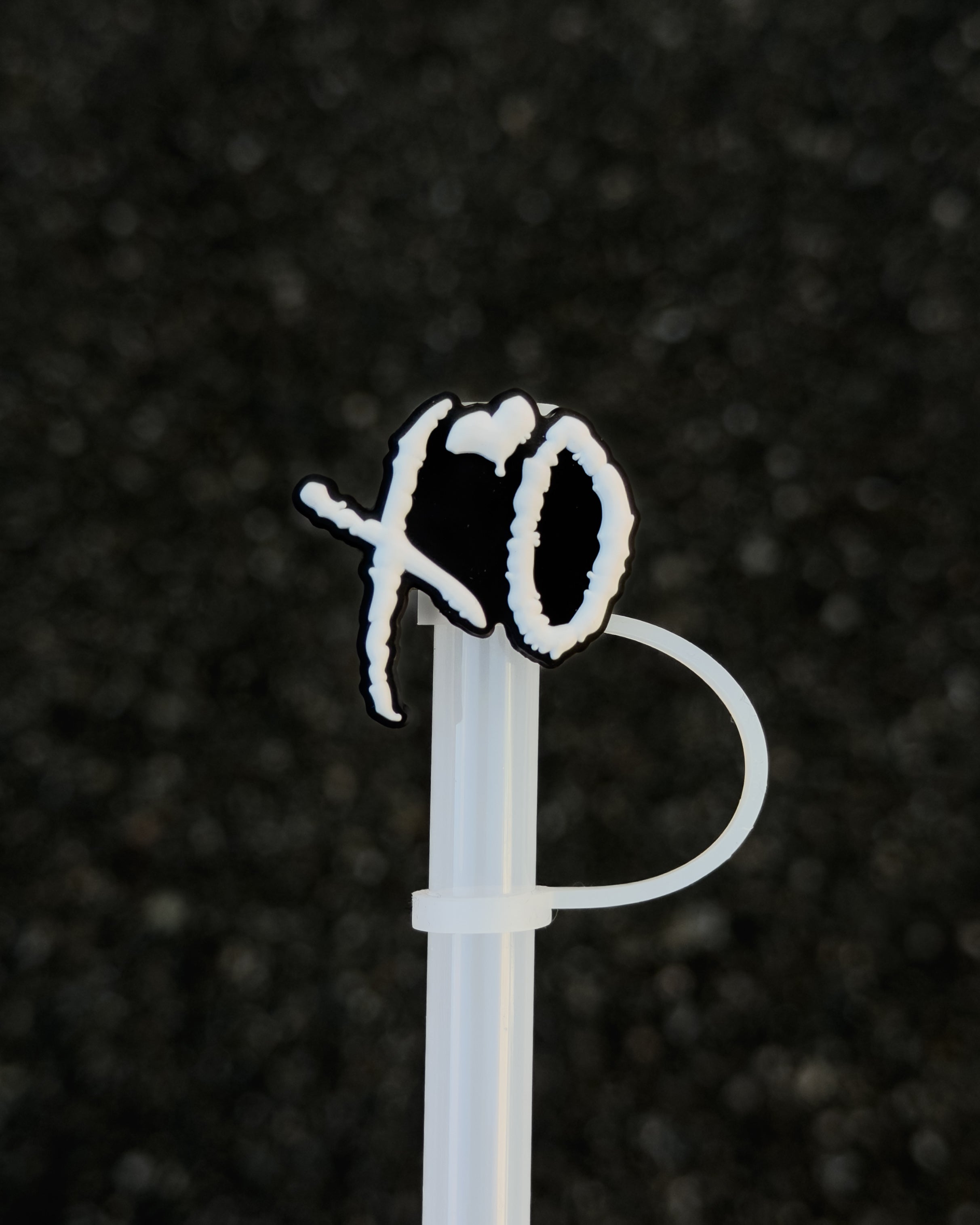 BLACK XO: STRAW TOPPER