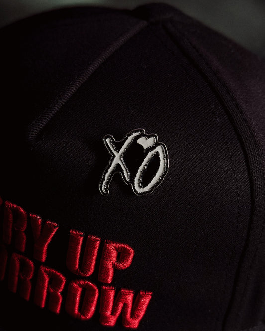 XO PIN: BLACK
