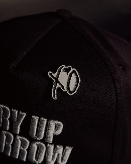 XO PIN: WHITE