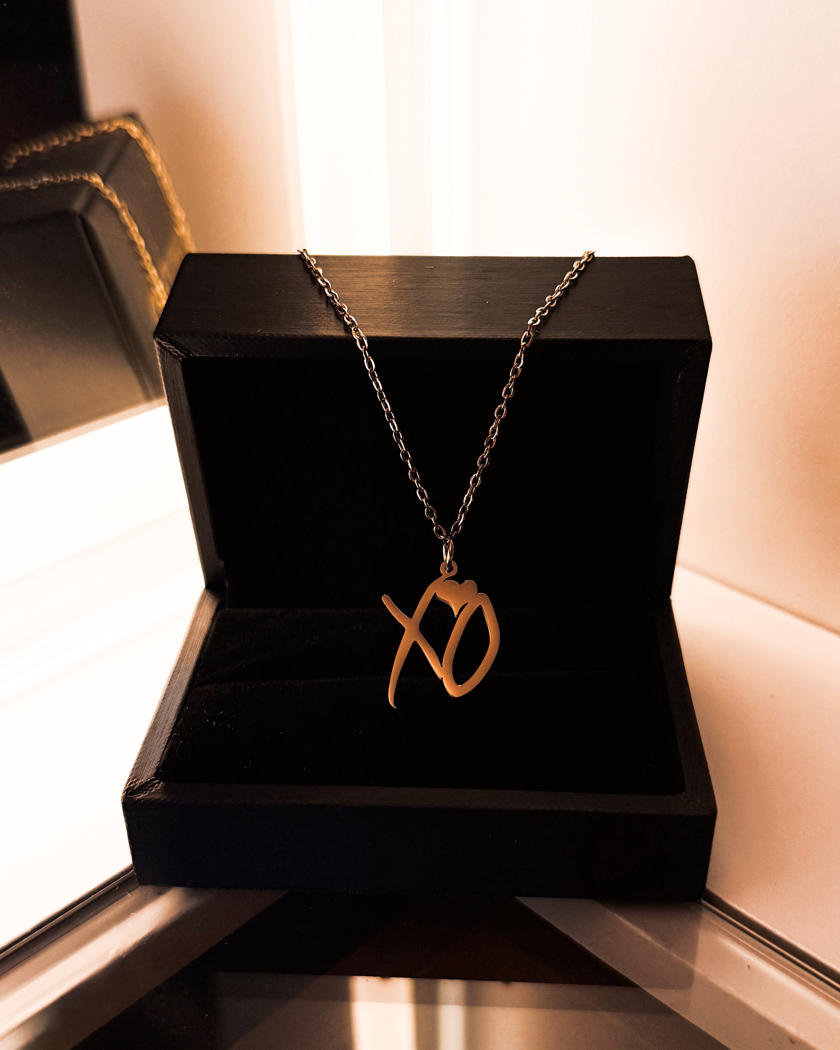 XO NECKLACE