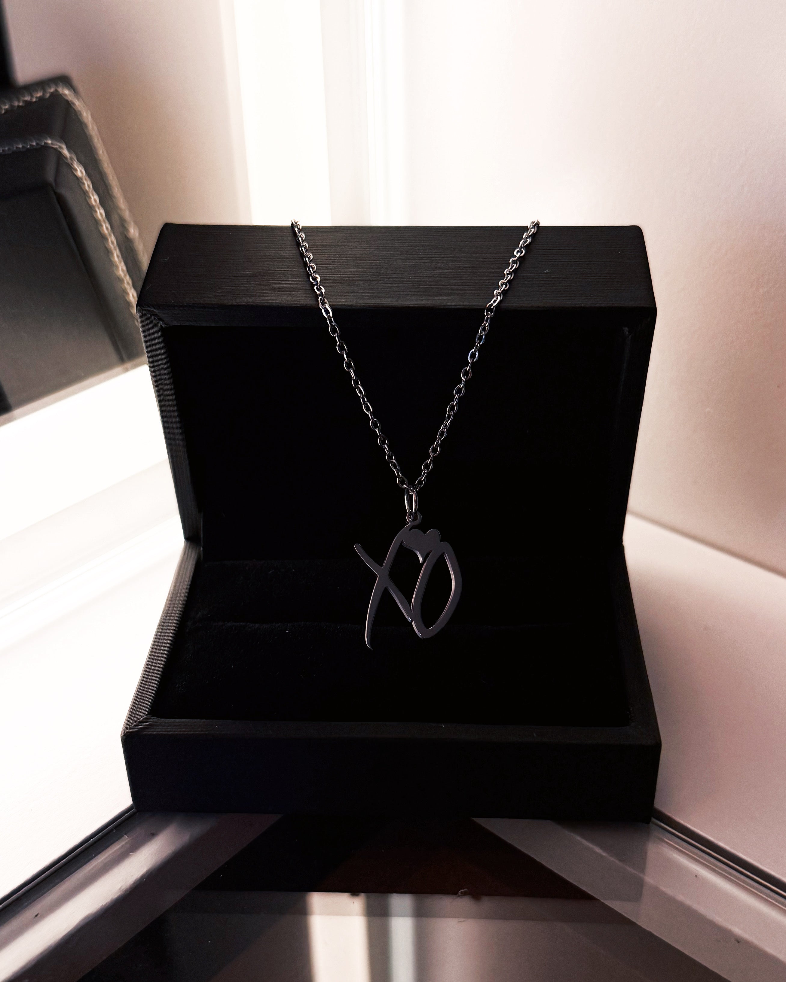 XO NECKLACE